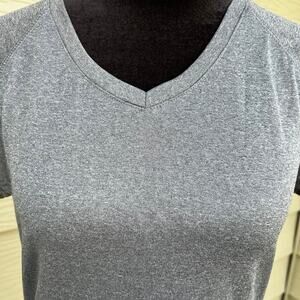 Aviva short sleeve V-neck athletic T-shirt, women's size M